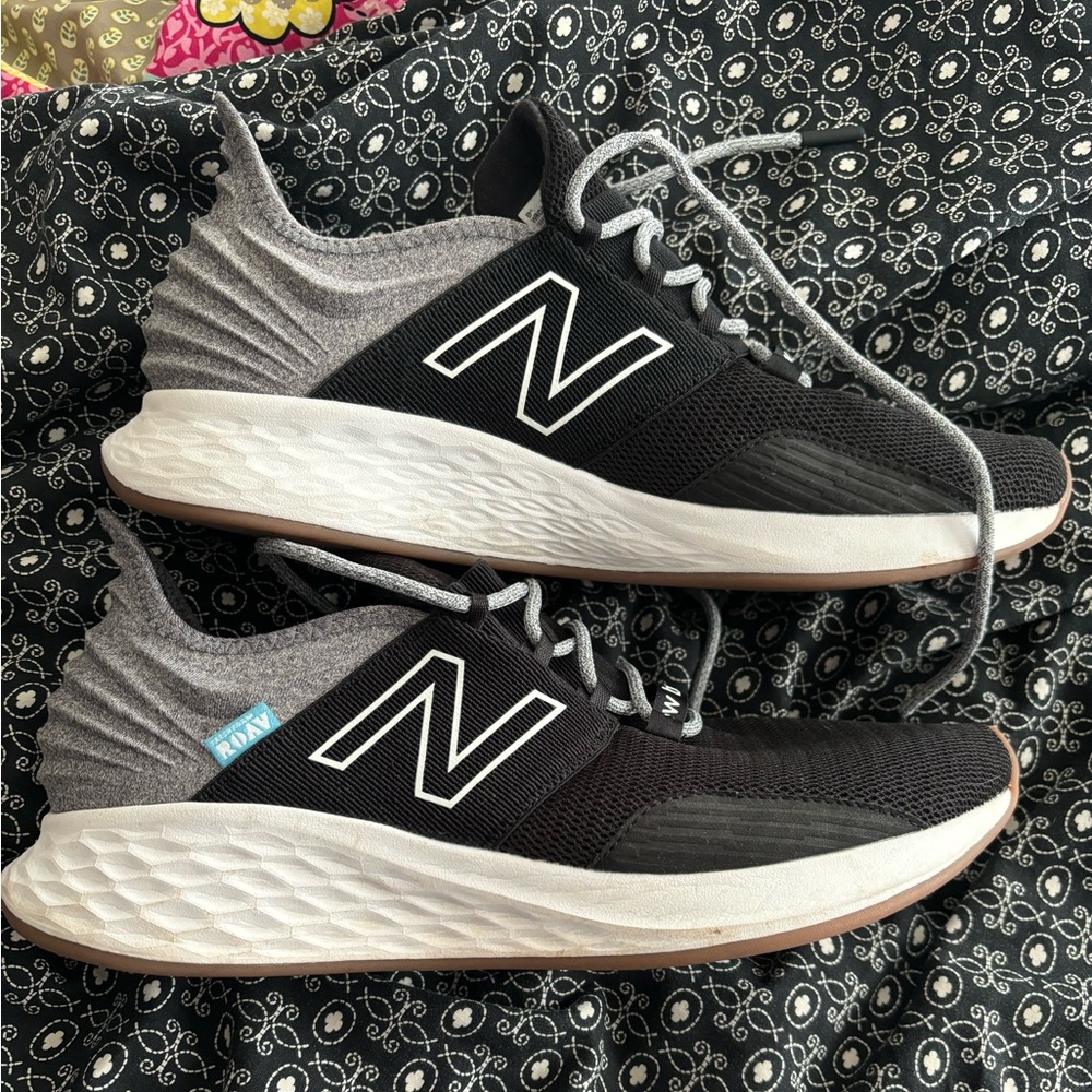 New Balance Roav sneakers size 11 women’s